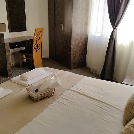 Family Brilliance Hotel Warna