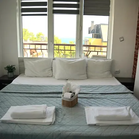 Family Brilliance Hotel Warna